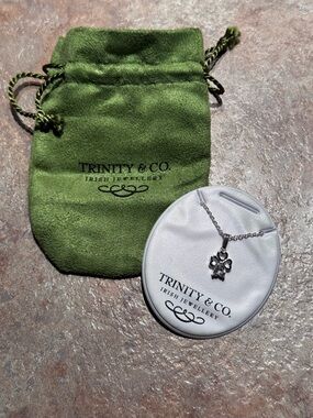 Trinity & Co Irish Shamrock Necklace 🍀 NEW | Lucky Clover Pendant Silver Tone